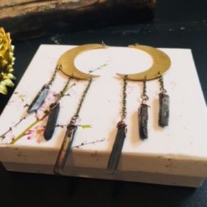 ** HOST PICK** - Handmade Best in Boutiques